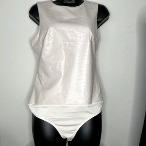 NWT Express cream body Contour Collection. In size medium.